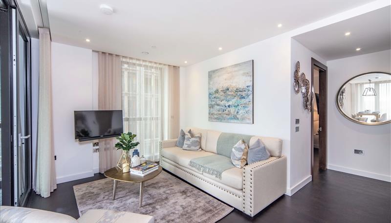 2 bed property in Charles Clowes Walk, London